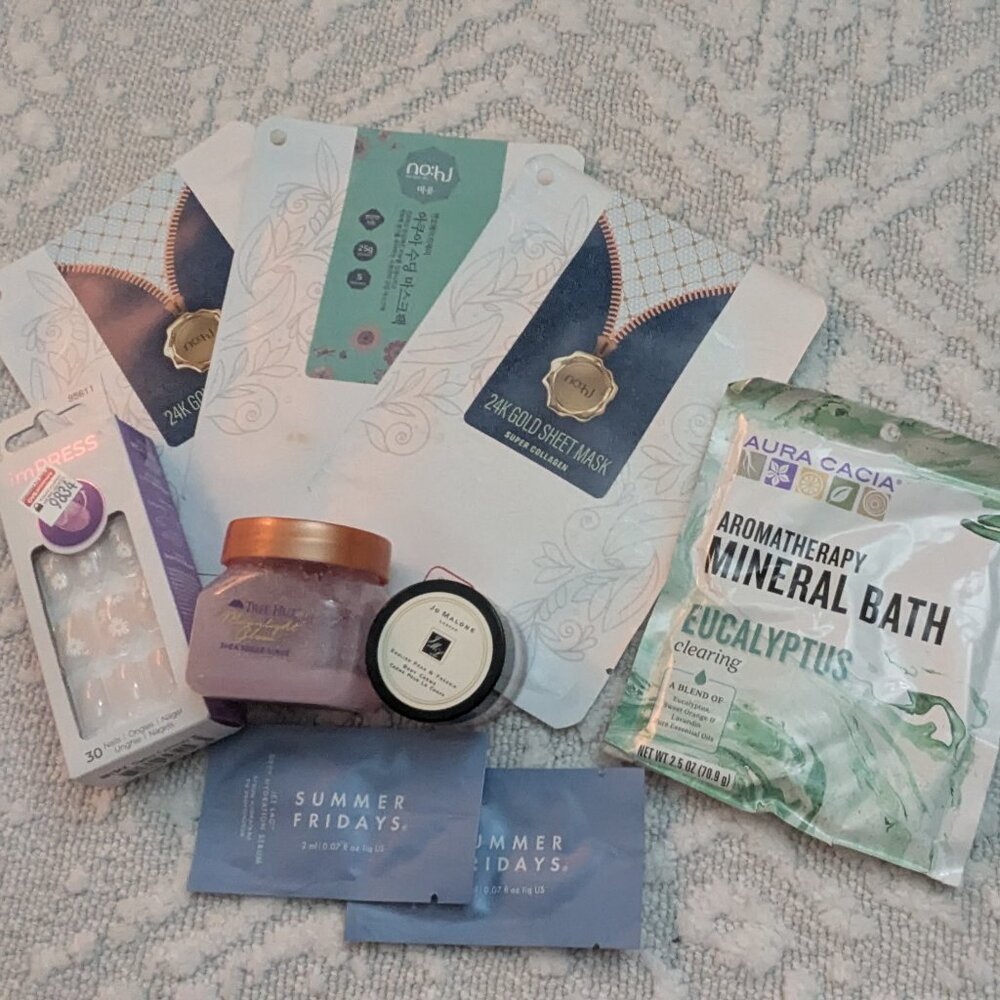 Mini skincare gift set